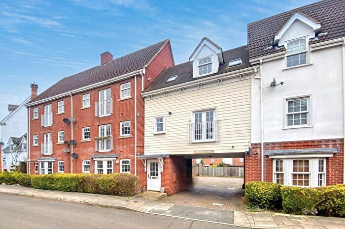 2 Bedroom Flat For Sale In Burnell Gate, Beaulieu Park, Chelmsford, CM1