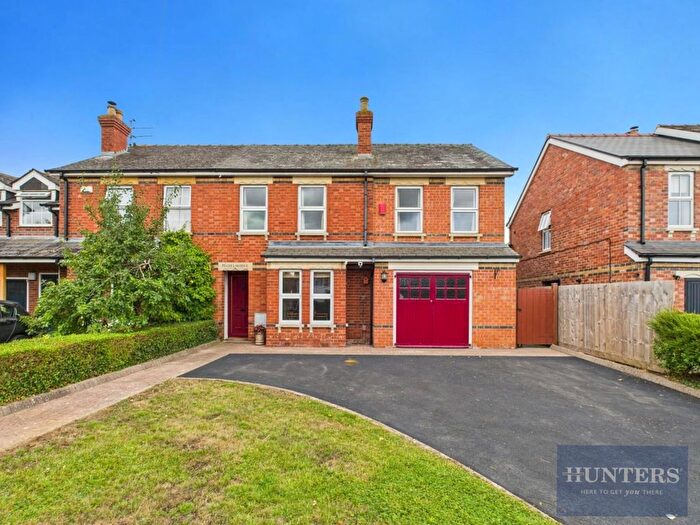 4 Bedroom Semi-detached House For Sale In North Road East, Cheltenham, GL51