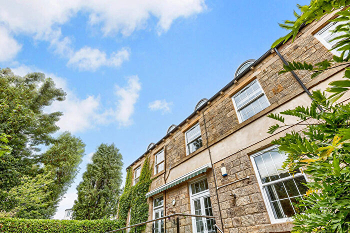 2 Bedroom Apartment For Sale In Oxford Court Apartments, Oxford Road, Guiseley, Leeds, LS20