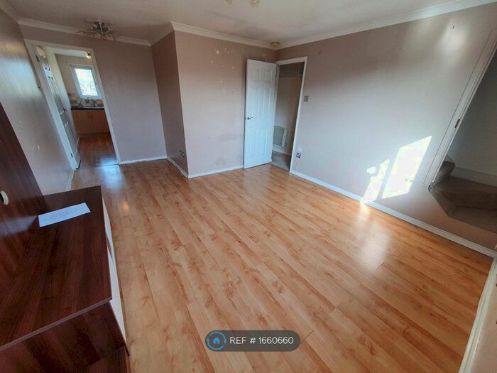 2 Bedroom Maisonette To Rent In Beeston Drive, Cheshunt, Waltham Cross, EN8