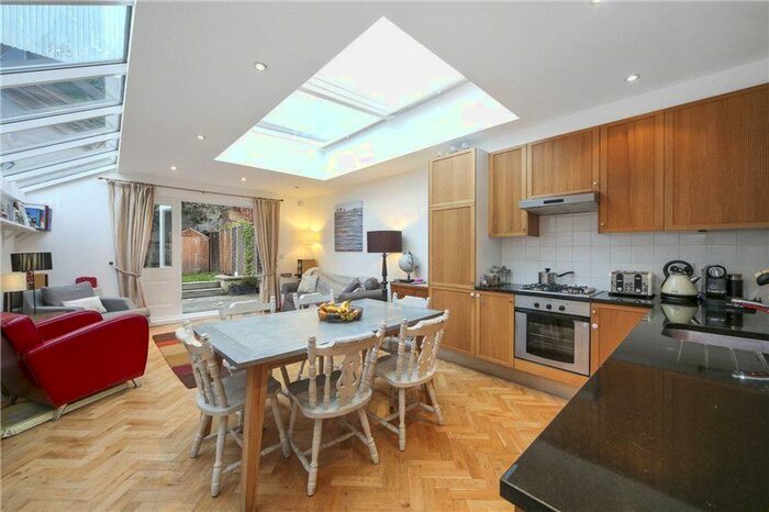 2 Bedroom Flat To Rent In Ellerslie Road, Shepherds Bush, London W12