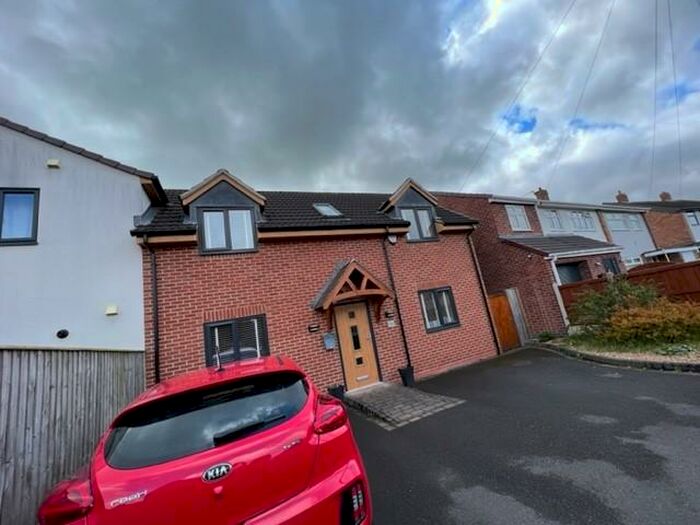 3 Bedroom Semi-Detached House To Rent In Chesterfield Drive, Linton, DE12