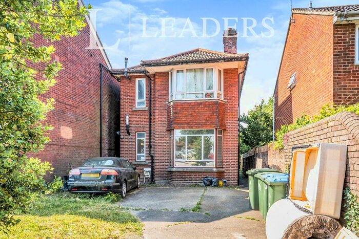 2 Bedroom Flat To Rent In Millbrook Road East, Southampton, SO15