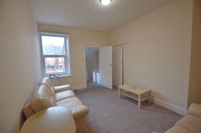 3 Bedroom Flat To Rent In Simonside Terrace, Newcastle Upon Tyne, NE6