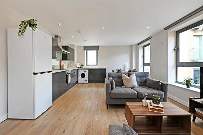4 Bedroom Apartment To Rent In West One Reflect, City Centre, S1