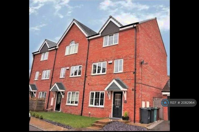 4 Bedroom End Of Terrace House To Rent In Waggon Road, Leeds, LS10