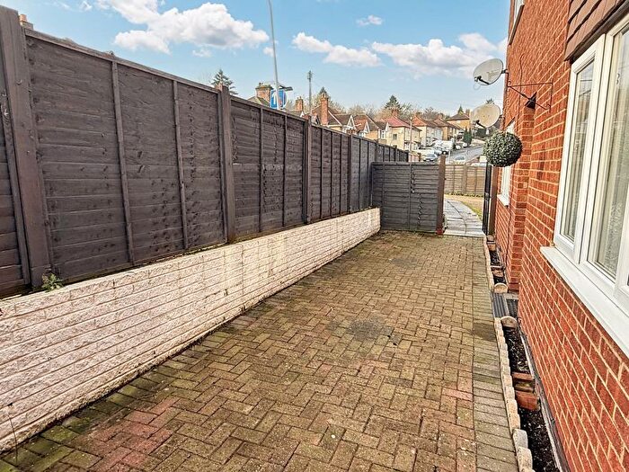 1 Bedroom Flat For Sale In Desborough Avenue, High Wycombe, HP11