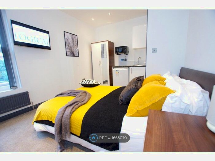 Studio To Rent In Lees Road, Mossley, Ashton-Under-Lyne, OL5