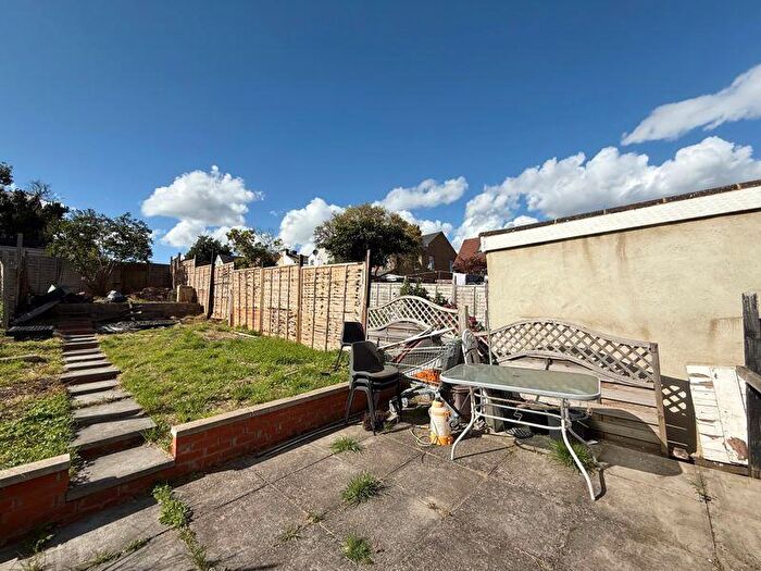 3 Bedroom Semi-Detached House For Sale In Lindsay Avenue, High Wycombe, HP12