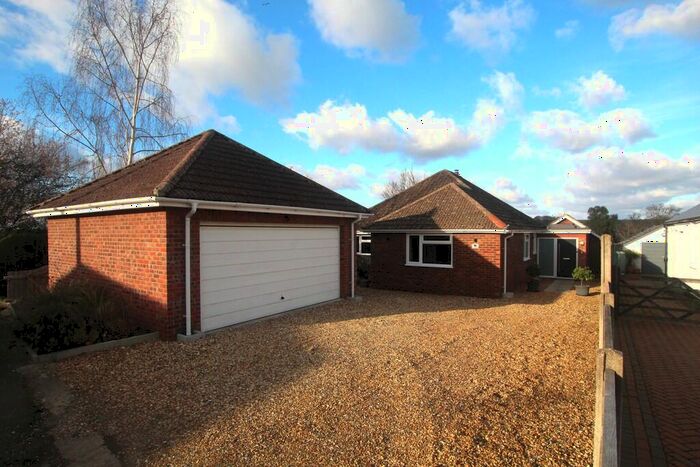 4 Bedroom Detached Bungalow For Sale In Centre Drive, Newmarket, CB8