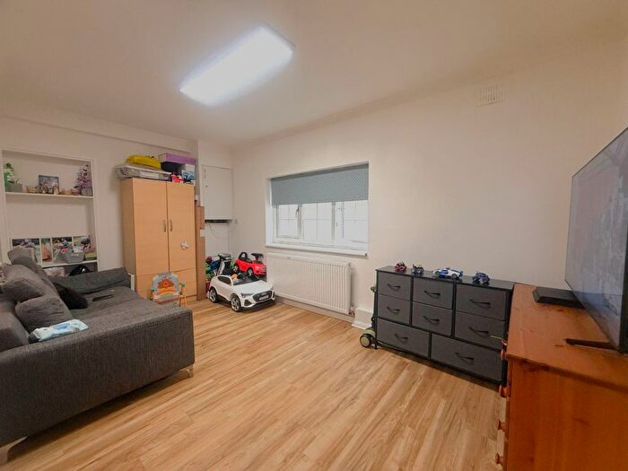 1 Bedroom Terraced House To Rent In Upper Sutton Lane, Hounslow, TW5