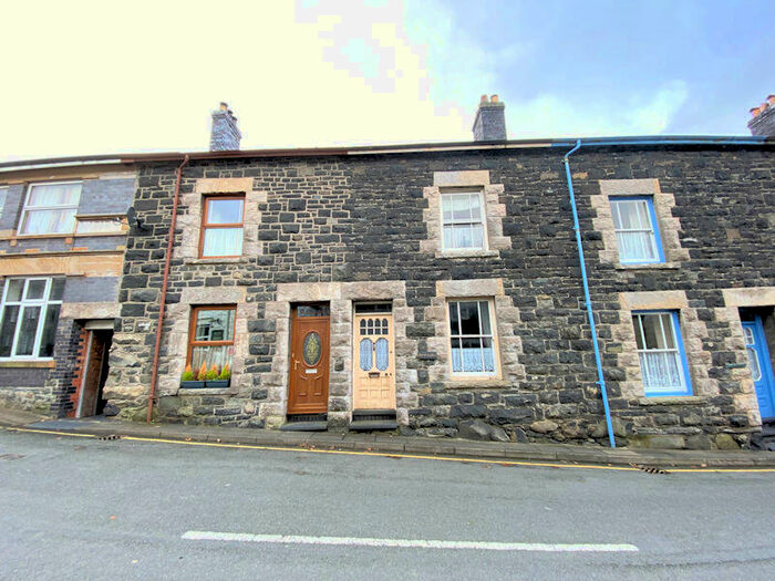 4 Bedroom Town House For Sale In Bryn Llinos, Llwyngwril, LL37