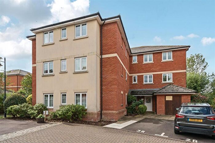2 Bedroom Flat For Sale In Wolage Drive, Grove, Wantage, OX12