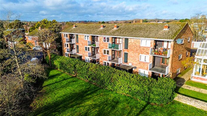 2 Bedroom Apartment For Sale In Turners Drive, Thatcham, Berkshire, RG19