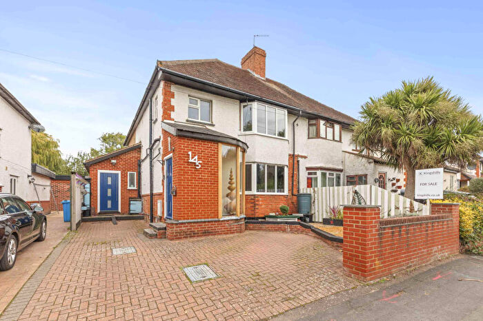 4 Bedroom Semi Detached House For Sale In Courthouse Road, Maidenhead, SL6