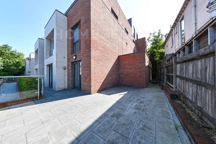 2 Bedroom Apartment To Rent In Cascades Apartments, Finchley Road, Hampstead, NW3