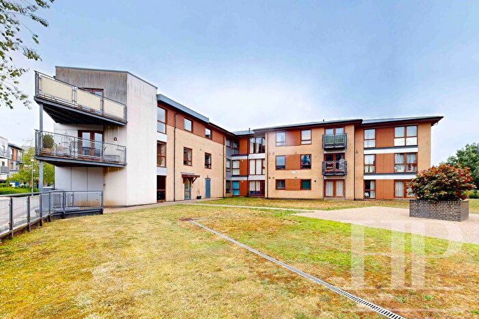 2 Bedroom Flat To Rent In Commonwealth Drive, Finlay Court, RH10