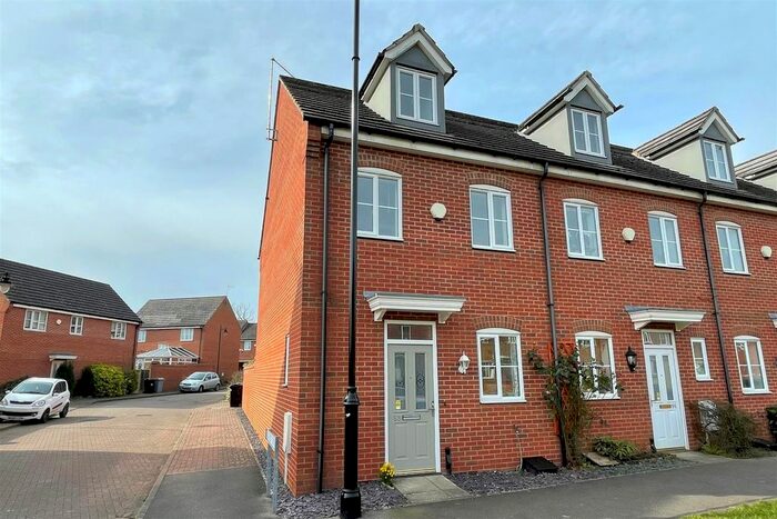 3 Bedroom End Of Terrace House To Rent In The Pollards, Bourne, PE10