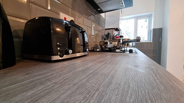 6 Bedroom Property To Rent In Coventry Road, Birmingham, B10