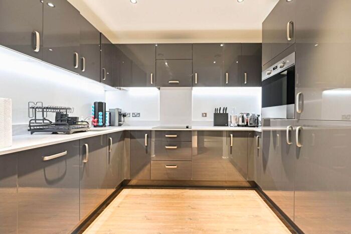 1 Bedroom Flat For Sale In Effra Gardens, Canning Town, London, E16