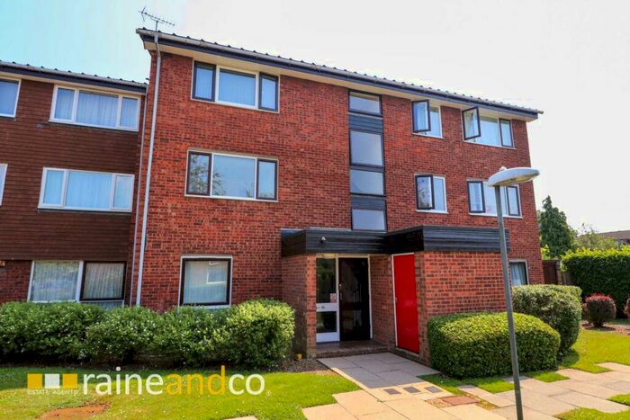1 Bedroom Flat To Rent In The Paddock, Hatfield, AL10