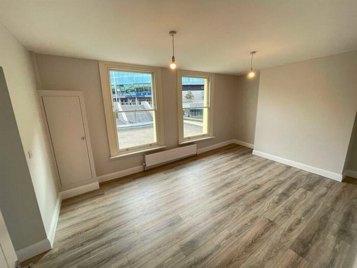 3 Bedroom Flat To Rent In High Road, Tottenham, N17