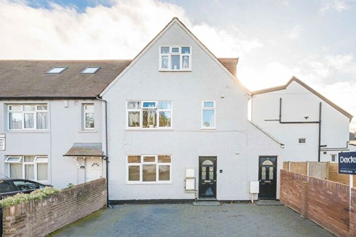 3 Bedroom Flat For Sale In Cedar Grove, Ealing, W5