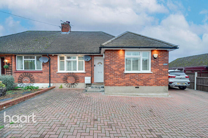 3 Bedroom Semi-Detached Bungalow For Sale In Maltings Lane, Witham, CM8