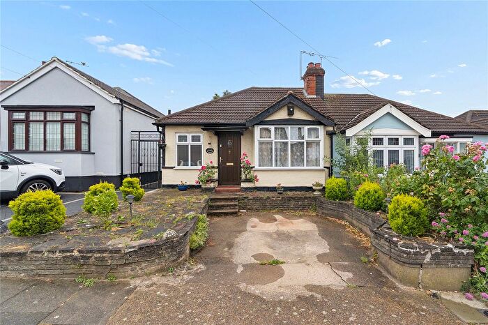 2 Bedroom Bungalow For Sale In Parkside Avenue, Romford, RM1
