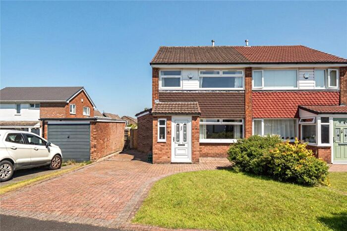 3 Bedroom Semi-Detached House For Sale In Severn Road, Heywood, Greater Manchester, OL10