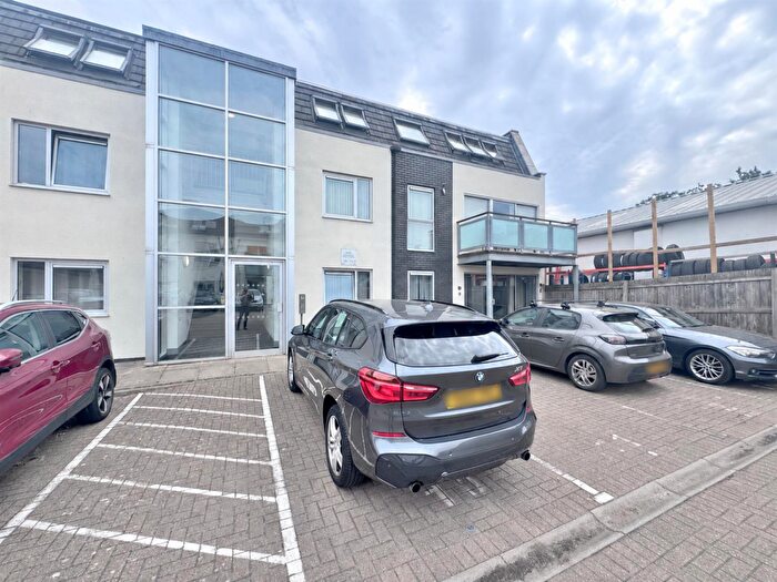 2 Bedroom Flat To Rent In Chapman Court Yard, Turners Hill, Cheshunt, Waltham Cross, EN8