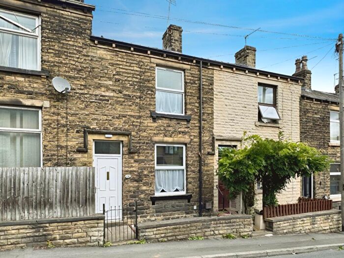 2 Bedroom Terraced House To Rent In Whitcliffe Road, Cleckheaton, BD19