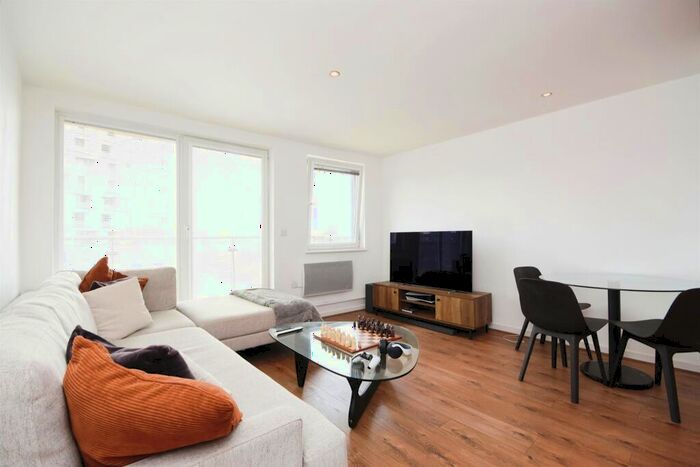1 Bedroom Flat For Sale In Marconi Plaza, City Centre, Chelmsford, CM1