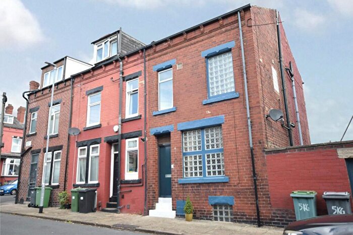 2 Bedroom Terraced House To Rent In Knowle Grove, Burley, Leeds, LS4