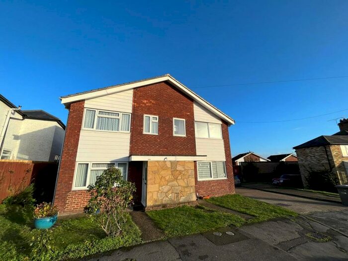 3 Bedroom Semi-Detached House To Rent In Westborough Road, Maidenhead, Berkshire, SL6