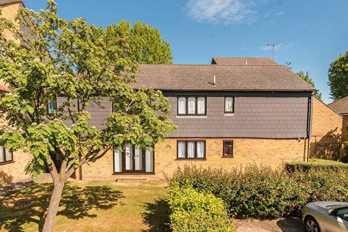 2 Bedroom Flat For Sale In Greenford Avenue, Hanwell, W7