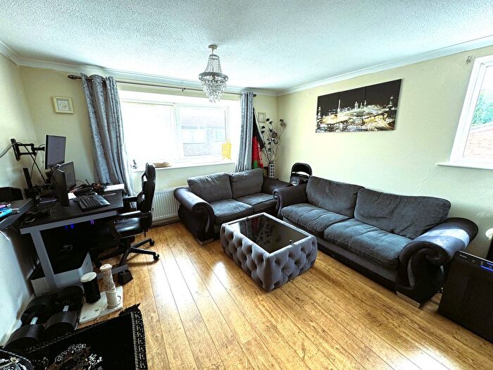 2 Bedroom Flat To Rent In Bawdsey Avenue, Ilford, IG2