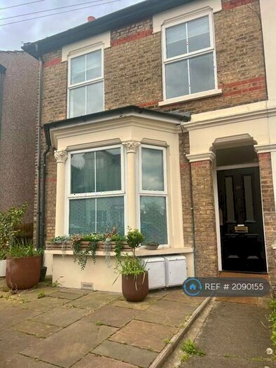 1 Bedroom Flat To Rent In Moffat Road, Thornton Heath, CR7