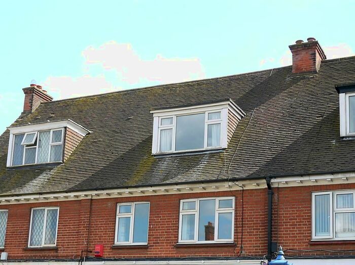 3 Bedroom Flat To Rent In Station Road, Cuffley, Potters Bar, EN6