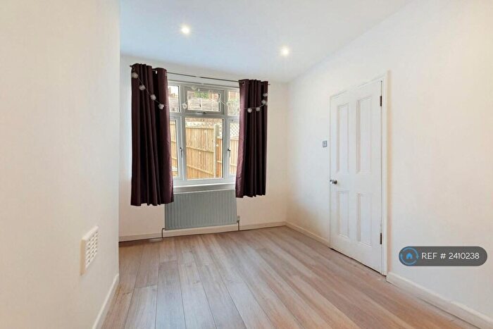 2 Bedroom Flat To Rent In Brighton Road, Purley, CR8