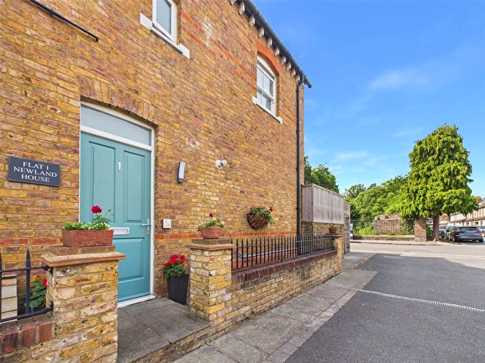2 Bedroom Maisonette For Sale In Oak Lane, Twickenham, TW1