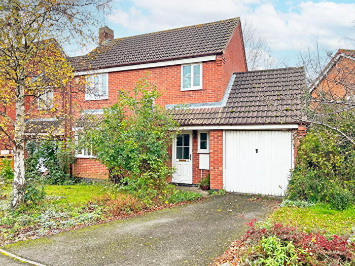 3 Bedroom Detached House For Sale In Foxglove Road, Hamilton, Leicester, Leicestershire, LE5