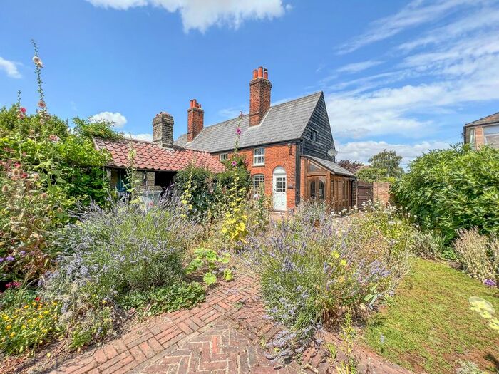 4 Bedroom Barn Conversion For Sale In Barn Row, East End, Paglesham, Rochford, SS4