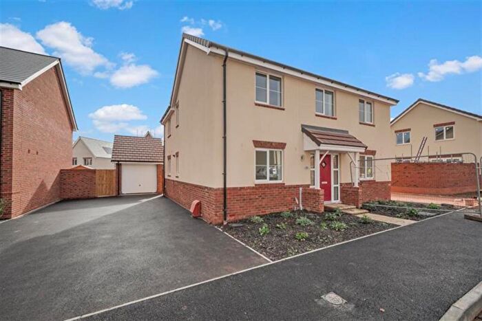 4 Bedroom Detached House To Rent In Bedroom Detached House In Rowland Way, Exeter, EX2