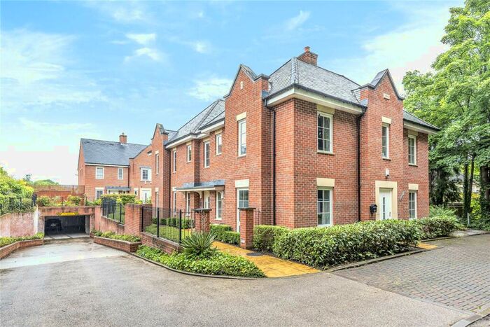 2 Bedroom Apartment To Rent In Farley Reach, Chilbolton Avenue, Winchester, Hampshire, SO22