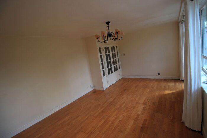 2 Bedroom Flat To Rent In Bathurst Walk, Iver, SL0