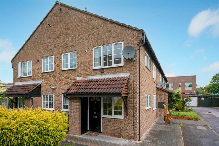 1 Bedroom Terraced House To Rent In Sawyers Lawn, London, W13