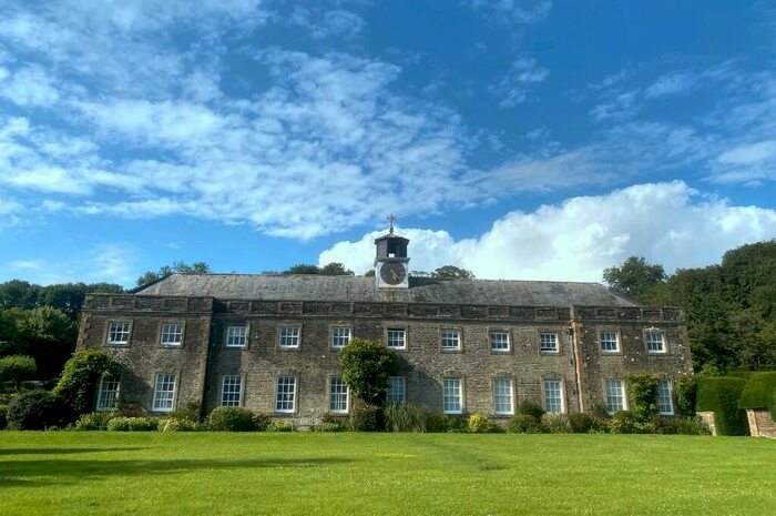 2 Bedroom Apartment For Sale In Redlynch, Bruton, Somerset, BA10