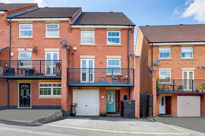 4 Bedroom Town House For Sale In Swifts View, Kirkby-In-Ashfield, Nottinghamshire, NG17