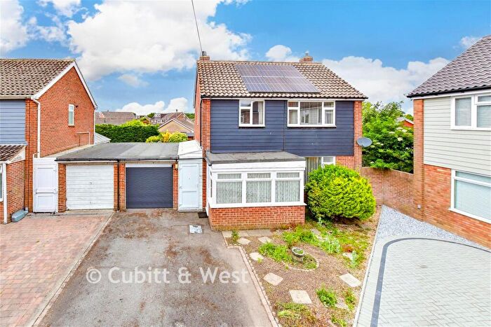 3 Bedroom Detached House For Sale In Queens Fields West, Bognor Regis, West Sussex, PO21